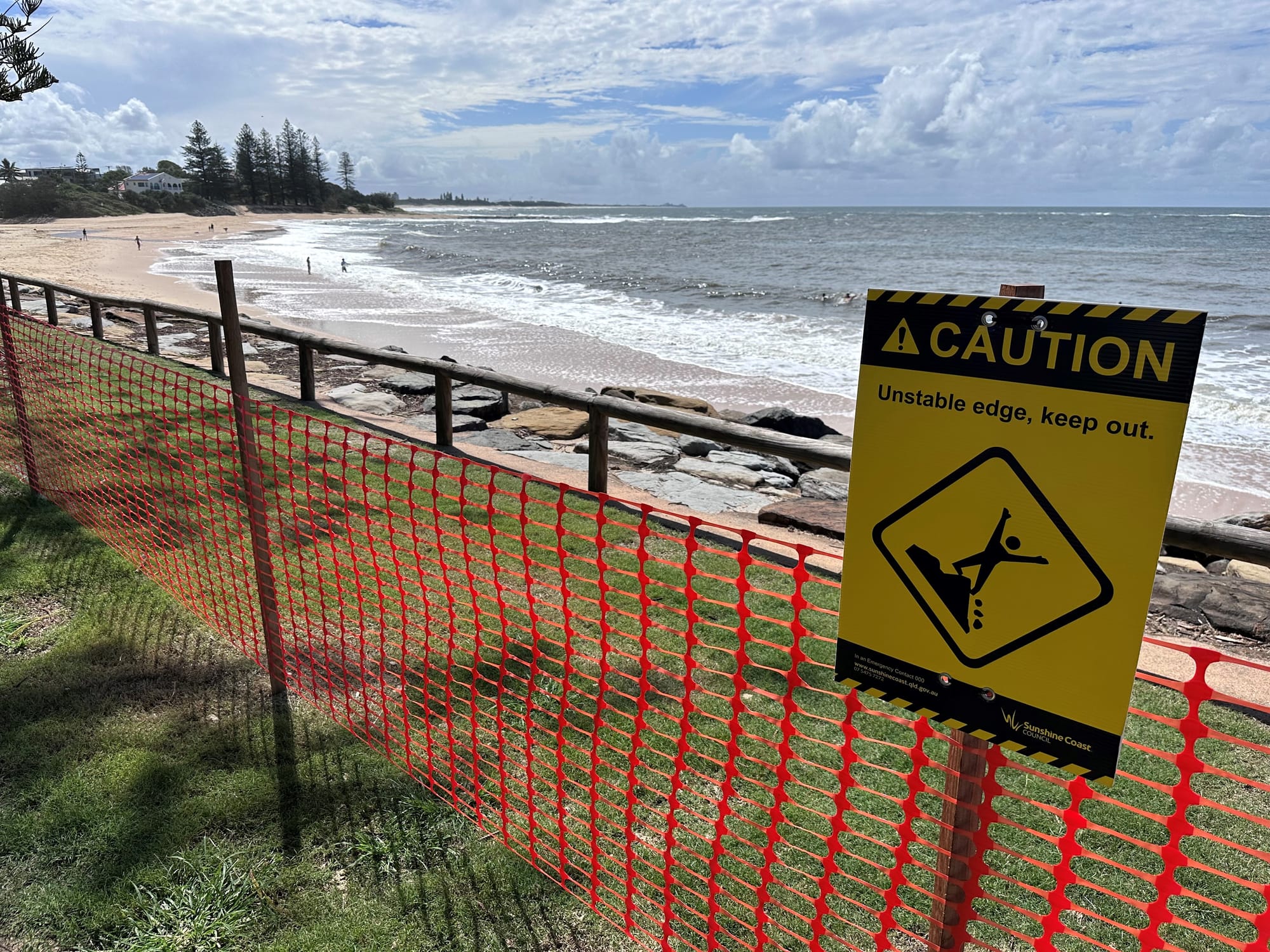 Community advised stay off  unstable Moffat Beach seawall