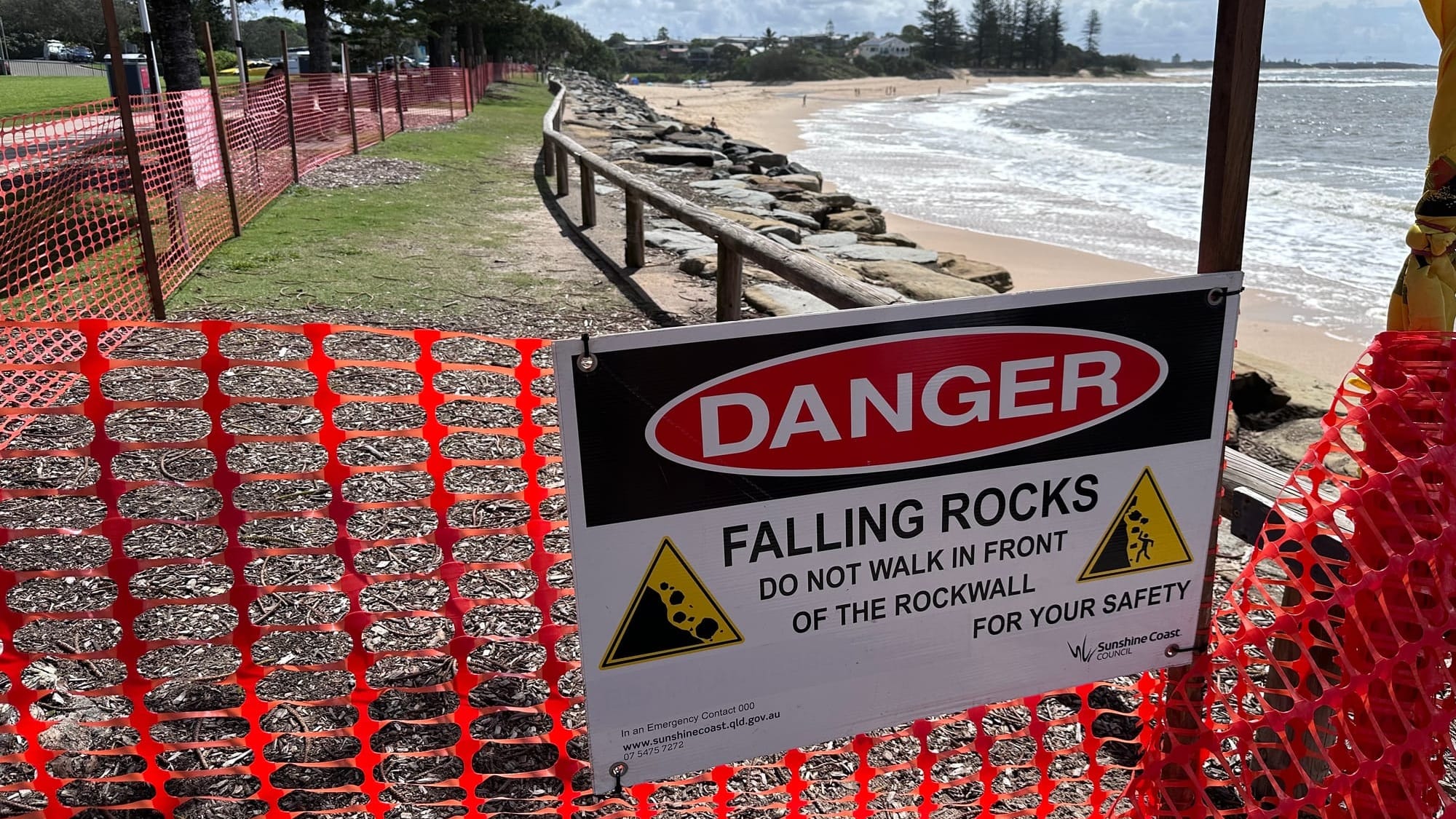 Community advised stay off  unstable Moffat Beach seawall